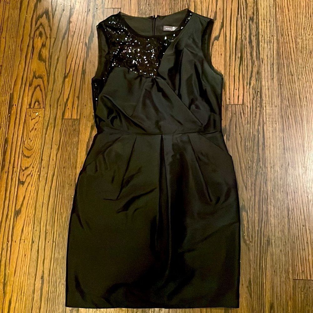 EUC! Saks Fifth Ave Alexia Admor Black Taffeta Cocktail Dress Sequin Accent